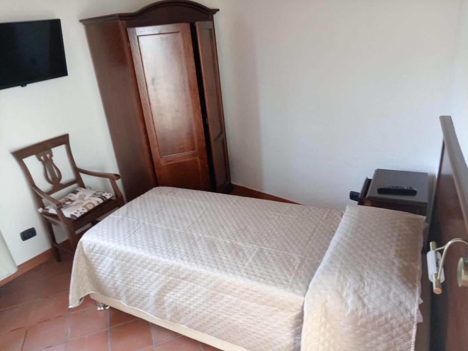 Dimora Del Borgo Affittacamere Санджинето Экстерьер фото