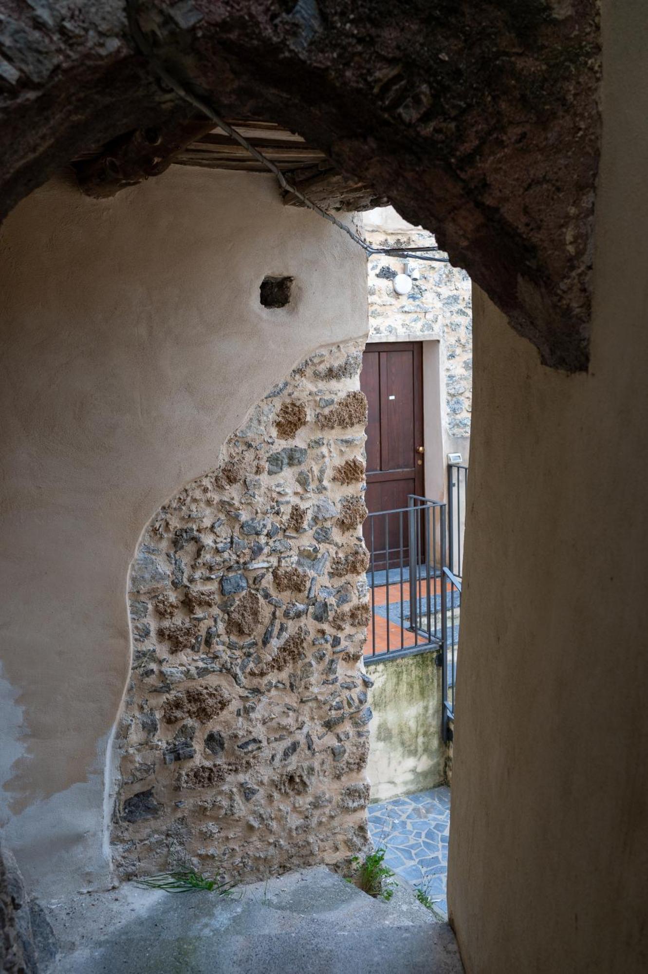Dimora Del Borgo Affittacamere Санджинето Экстерьер фото