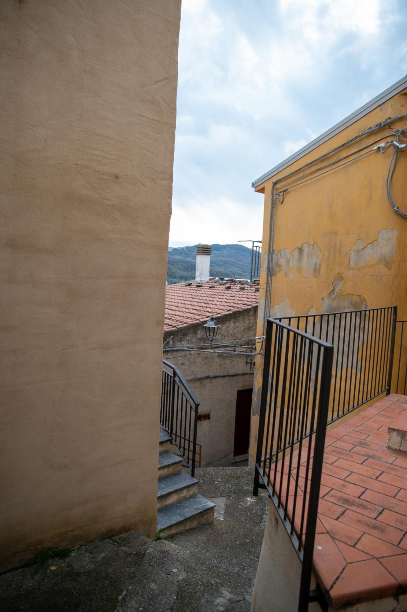 Dimora Del Borgo Affittacamere Санджинето Экстерьер фото