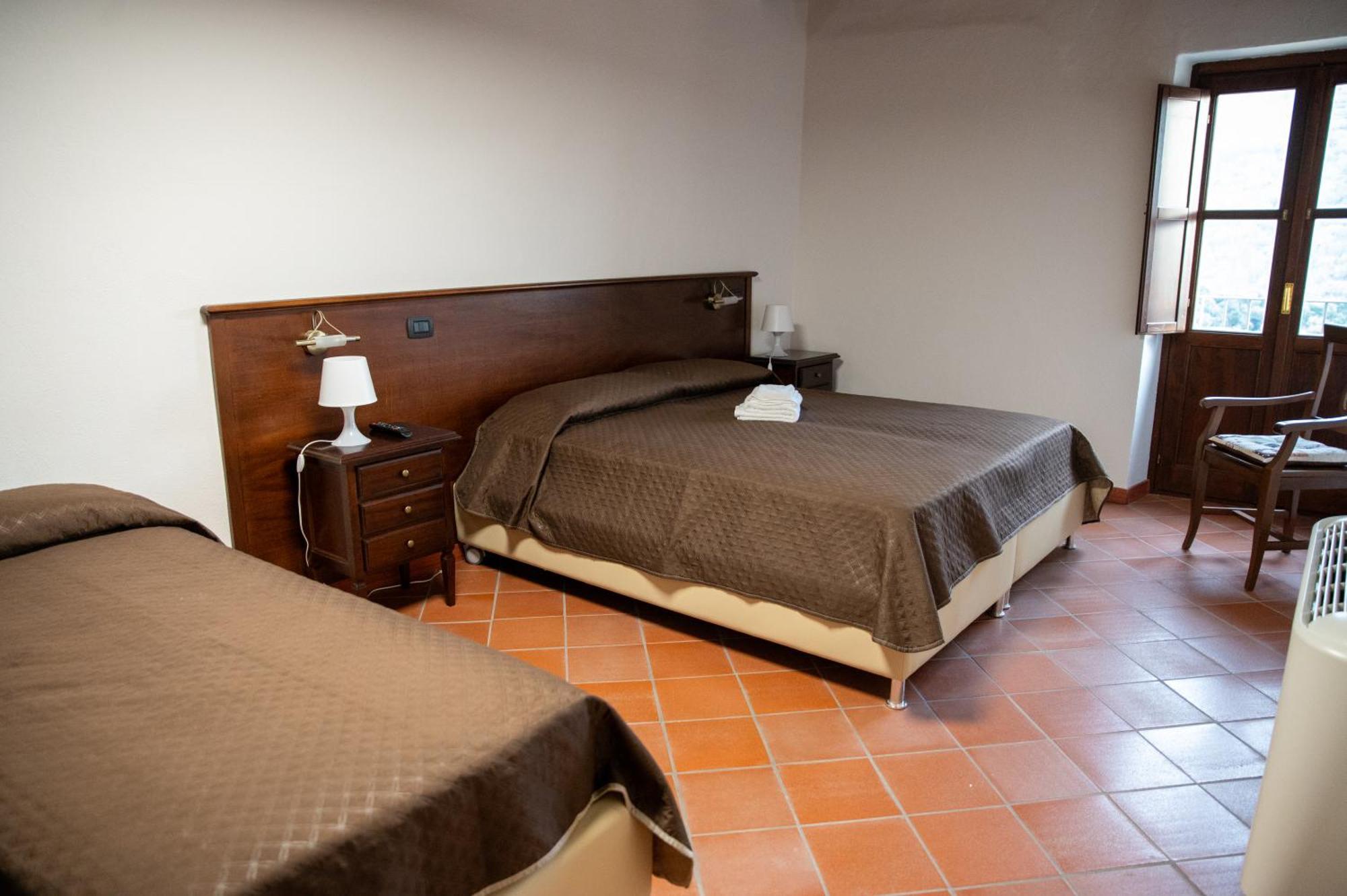 Dimora Del Borgo Affittacamere Санджинето Экстерьер фото